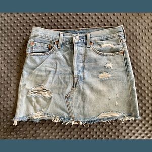 Signature Levi’s Premium Distressed Denim Skirt